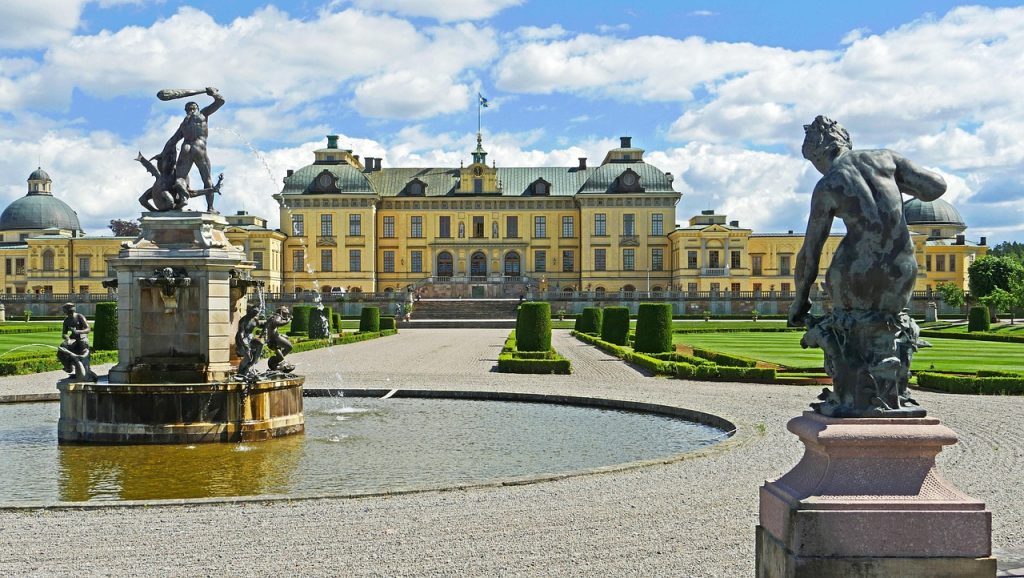 Drottningholms slott på Lovön, Sveriges första objekt på UNESCO:s världsarvslista